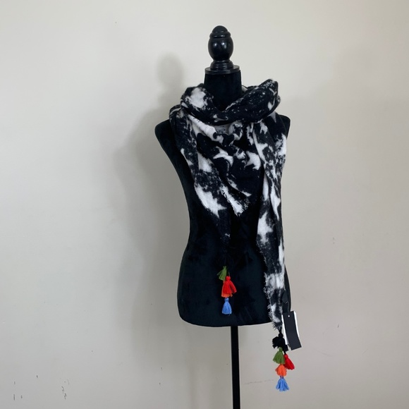 NWT Steve Madden blanket scarf - Picture 7 of 7